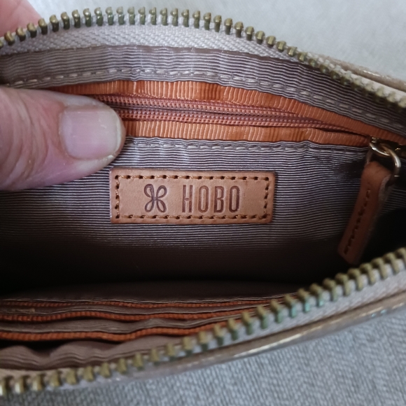 Hobo Women's Tan Metallic Gold Leather  Wristlet - Picture 6 of 9
